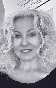 Portrait Gaby Studer_b_w.jpg