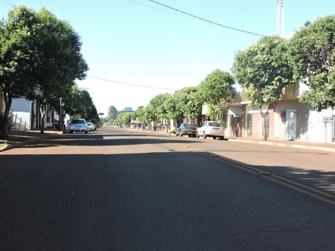 Em município do norte do Paraná, comércios fechados