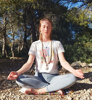 sukhasana
