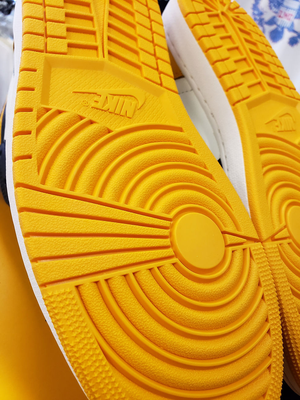 Thumbnail: AIR JORDAN 1 RETRO HIGH OG "TAXI" 2022 SZ 10.5 /12 (W) 555088-711 DS