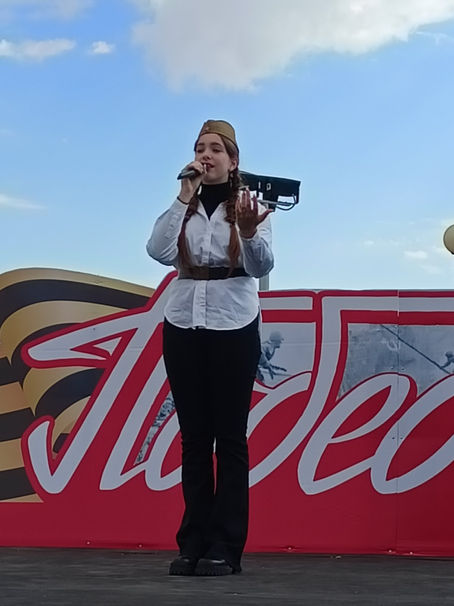 Поля Г Белые панамки  9 мая 2022.jpg