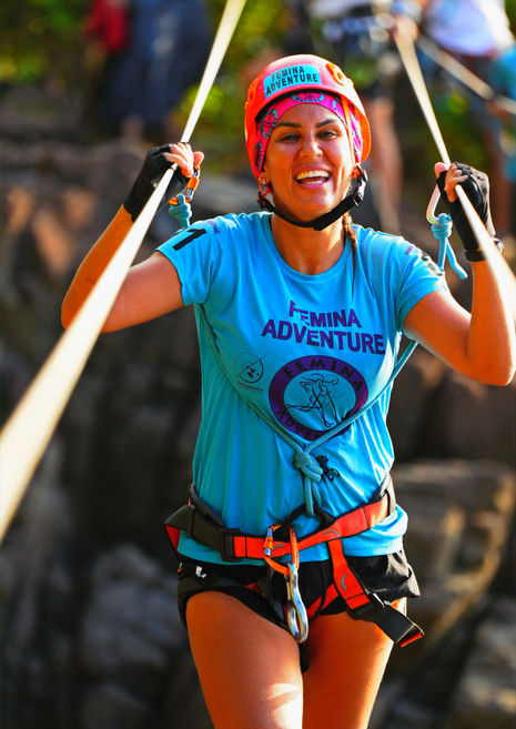 participant on the Femina Adventure Guadeloupe slackline