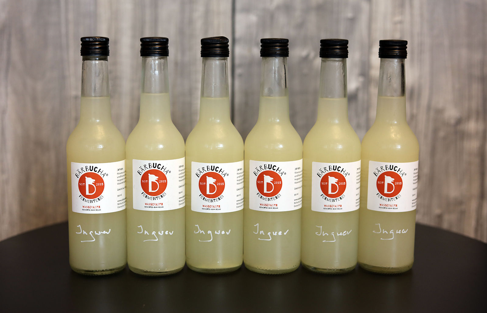 Fermentierter Wasserkefir - ein Sixpack.