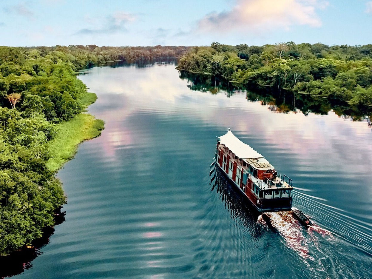 nave da crociera sul rio yanayacu in peru, regione di Loreto
