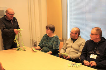 LC Tyrnävä lahjoitti heijastinvaljaat kaikille Tyrnävän ekaluokkalaisille