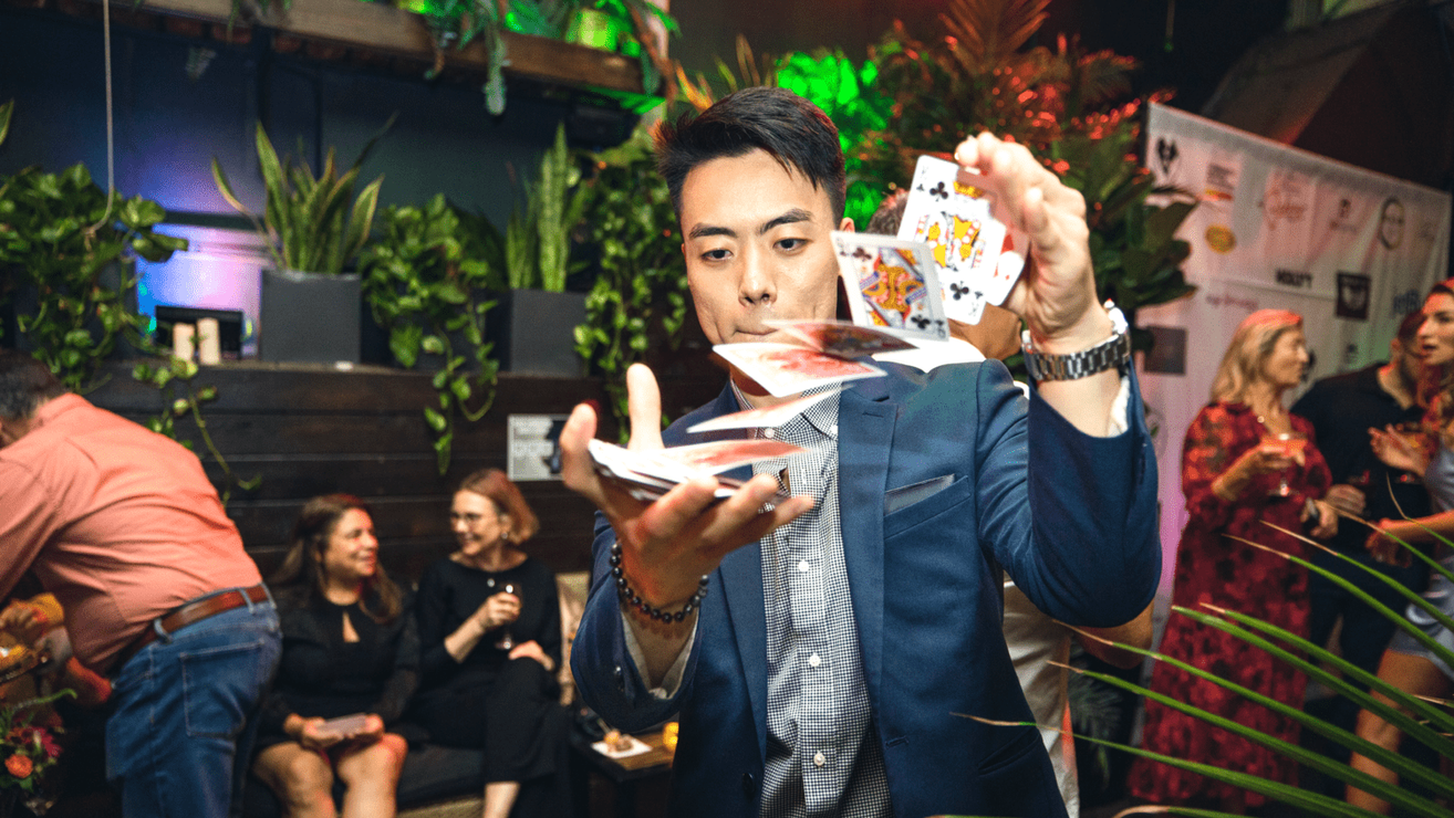Dennis Kim - Magician for exclusive events