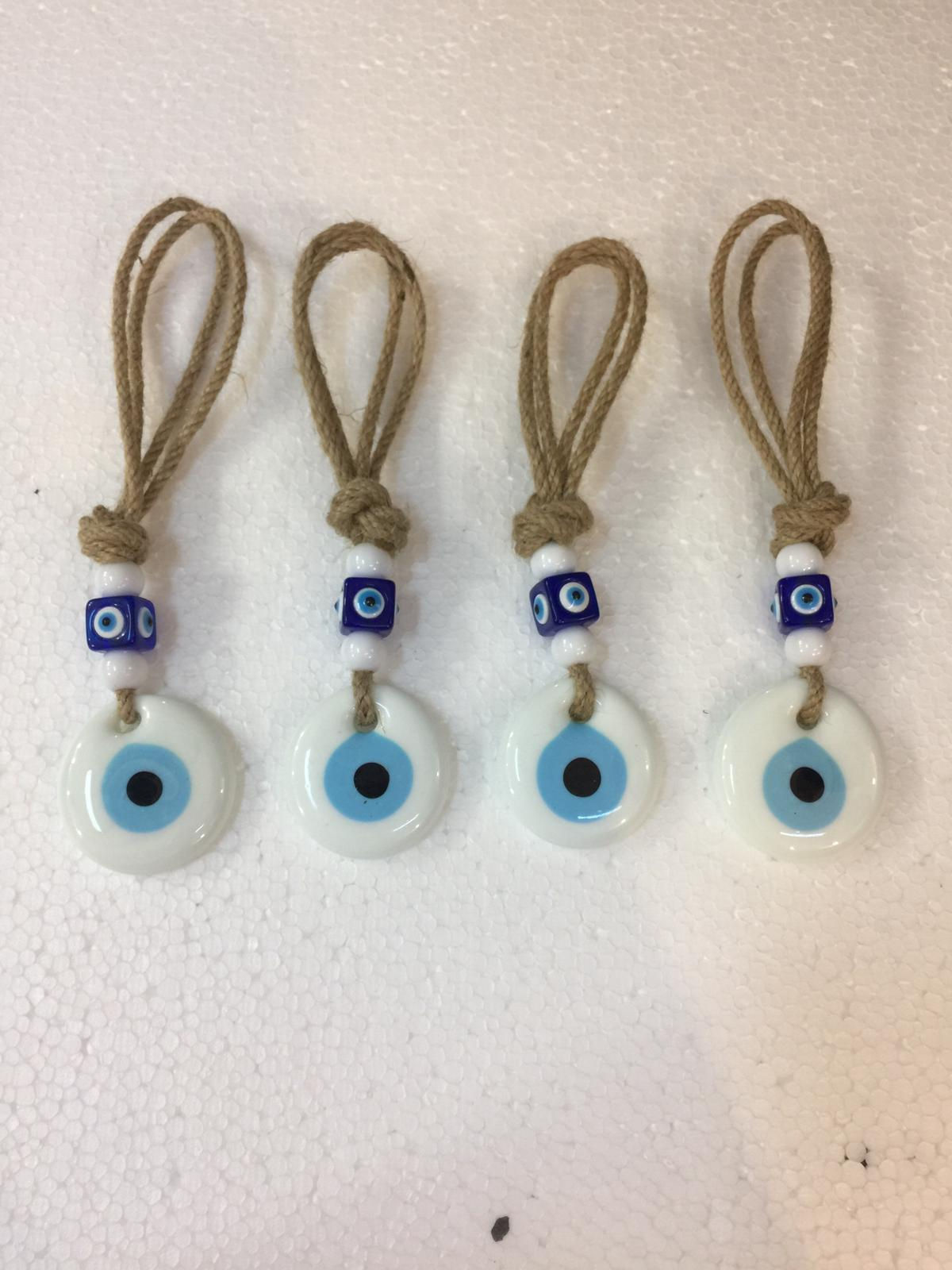 طقم تعليق حائط شرير من أربعة ، أبيض