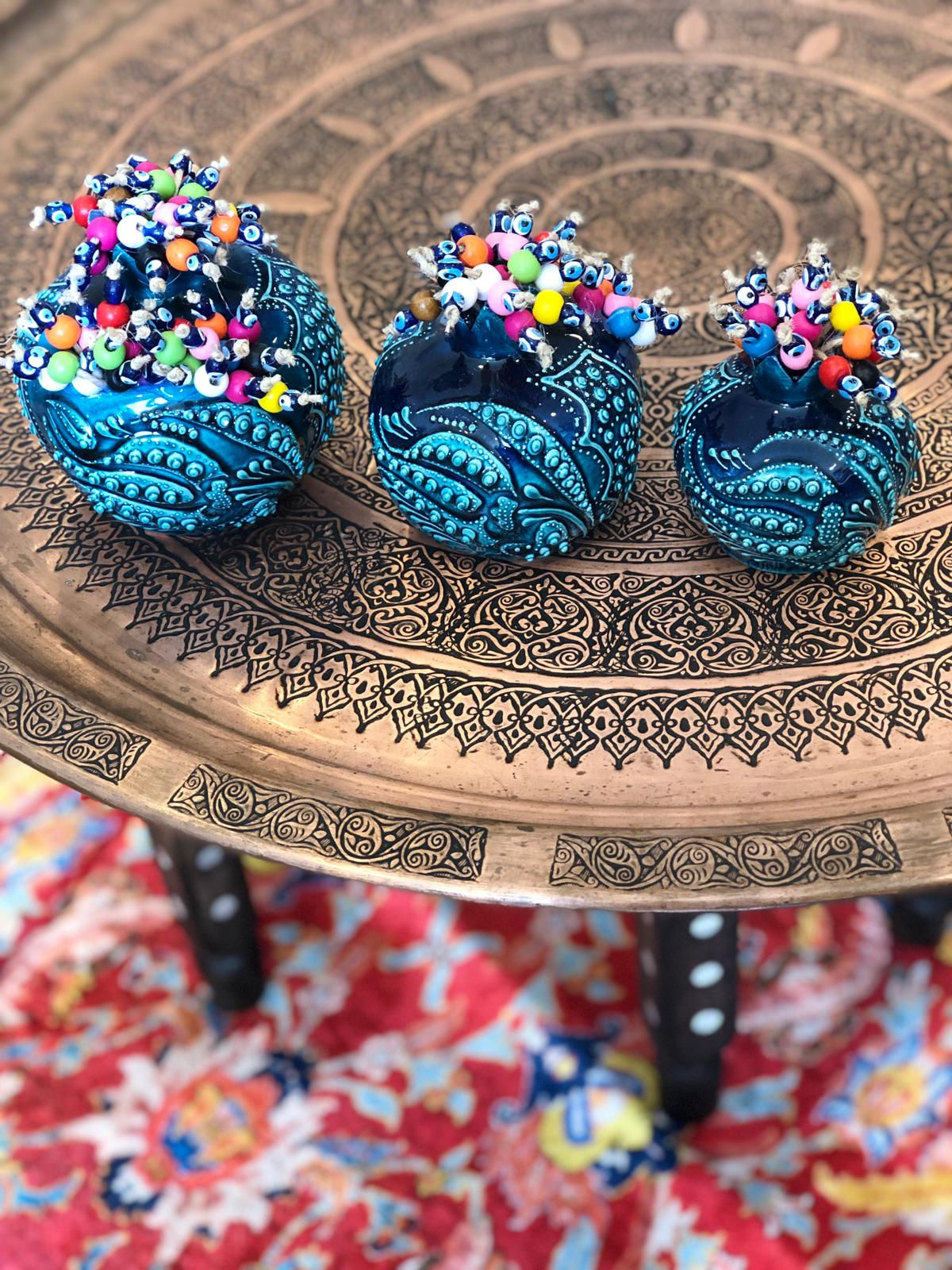 JUEGO DE TRES GRANADAS DE CERÁMICA TURCA, TURQUESA