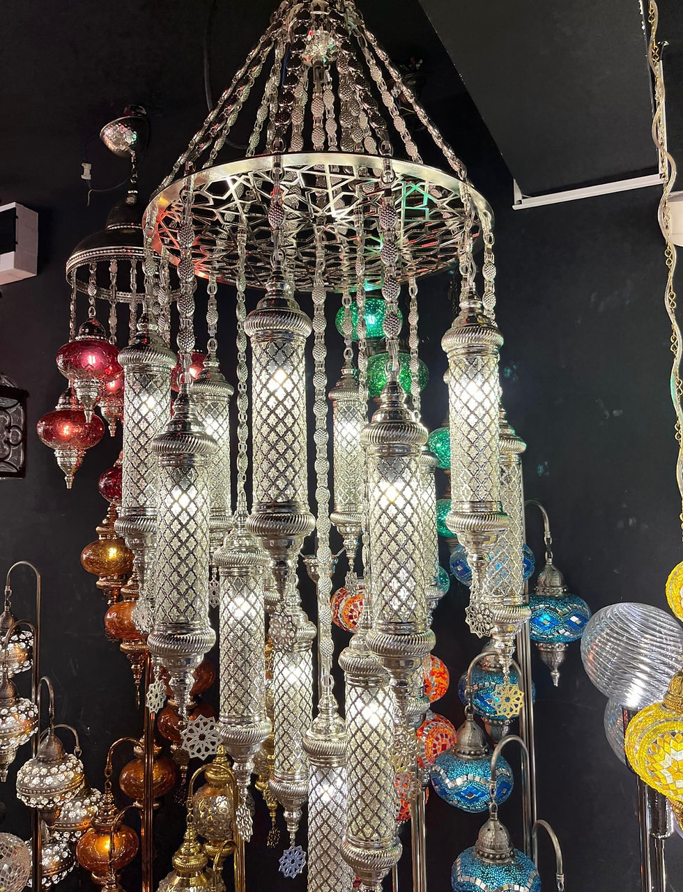 الصورة المصغرة: OTTOMAN LANTERN STYLE CHANDELIER, 19 LAMPS