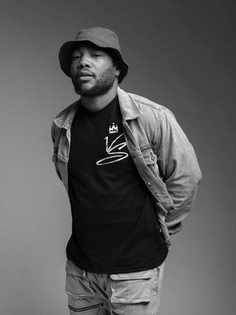 Vic Smith joins the Distribution Company for an Important Ears Only showcase at the Usual Place in Las Vegas. Check out the emerging Las Vegas Music Artist.
