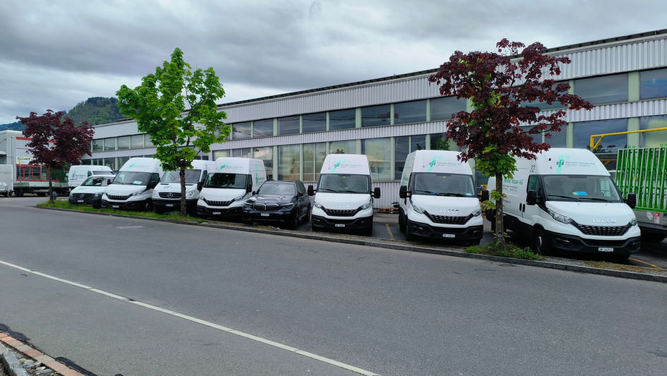 30 PW- und Kleintransporter-Parkplätze