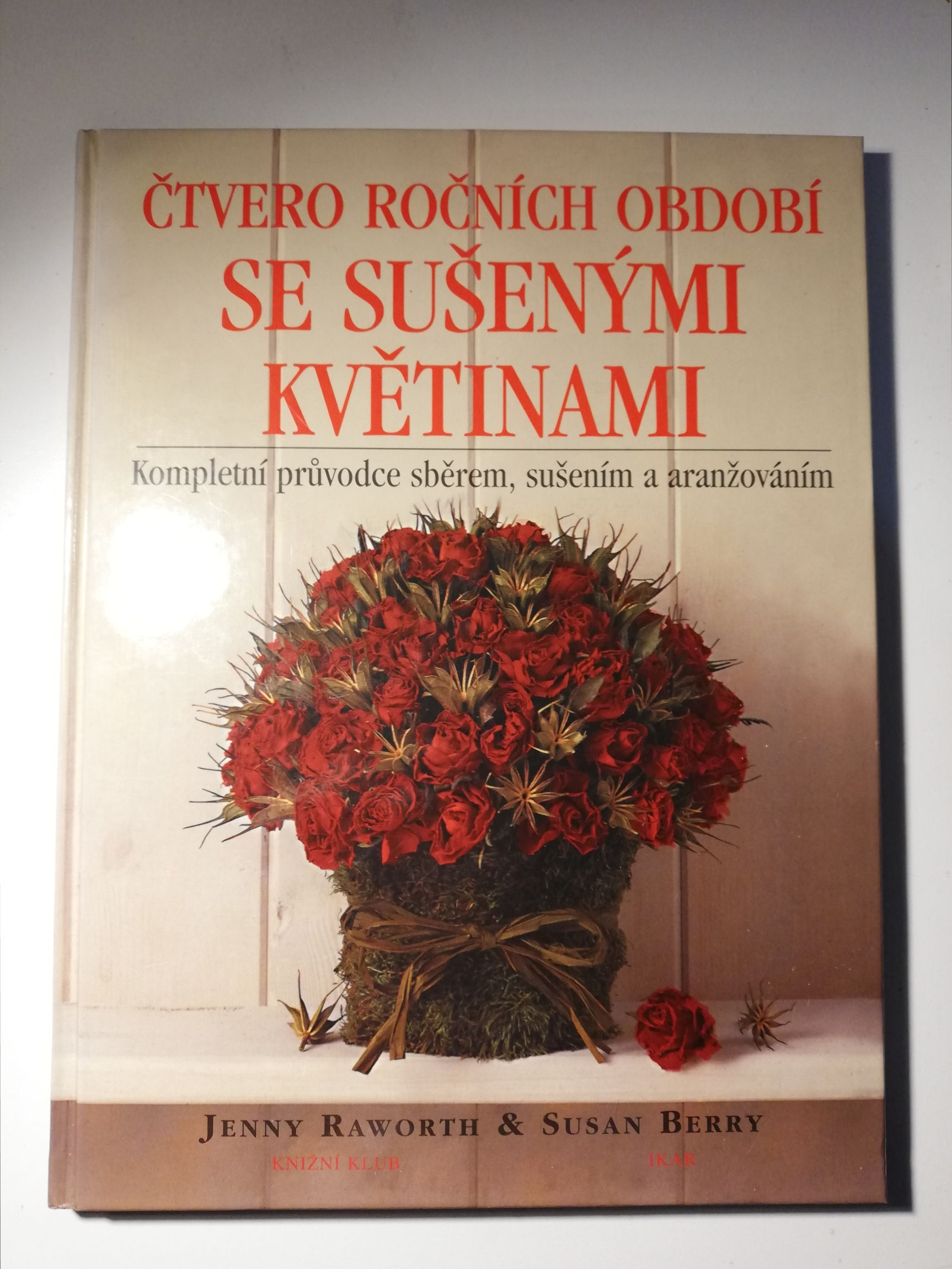 Čtvero ročních období se sušenými květinami - Jenny Raworth