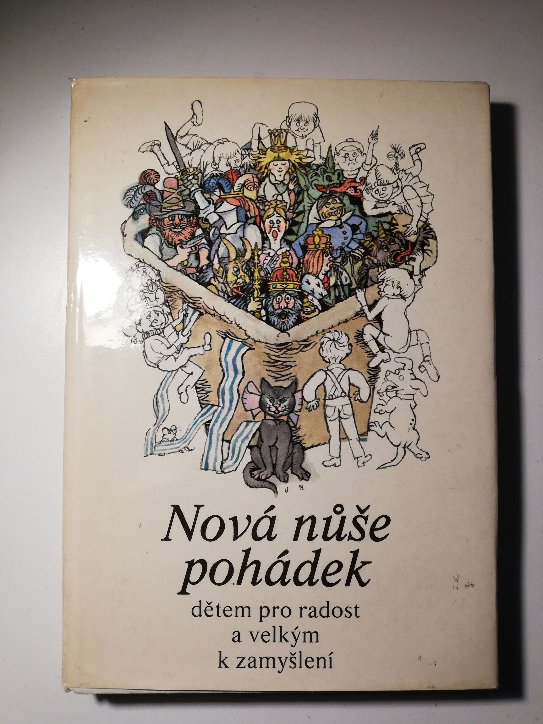 Nová nůše pohádek dětem pro radost a velkým k zamyšlení - Helena Šmahelová