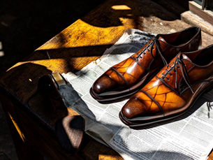 ピカピカに磨きたての革靴