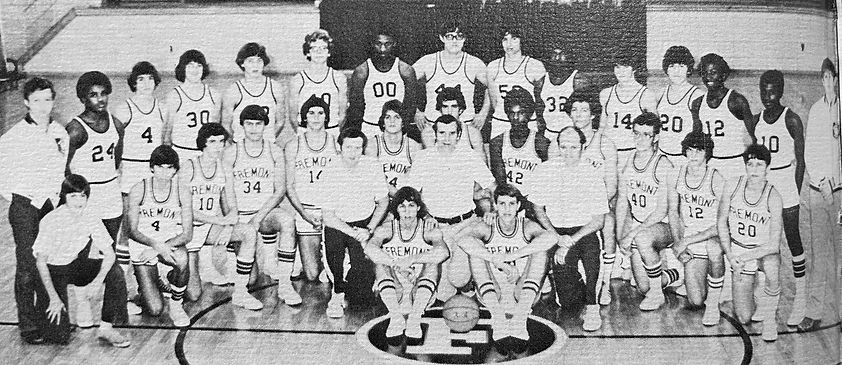 1975-1976 BOYS BASKETBALL. team photo.jpg