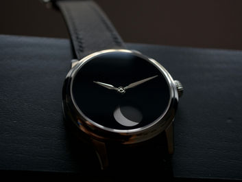 To the moon and back - Selten M1 moonphase 
