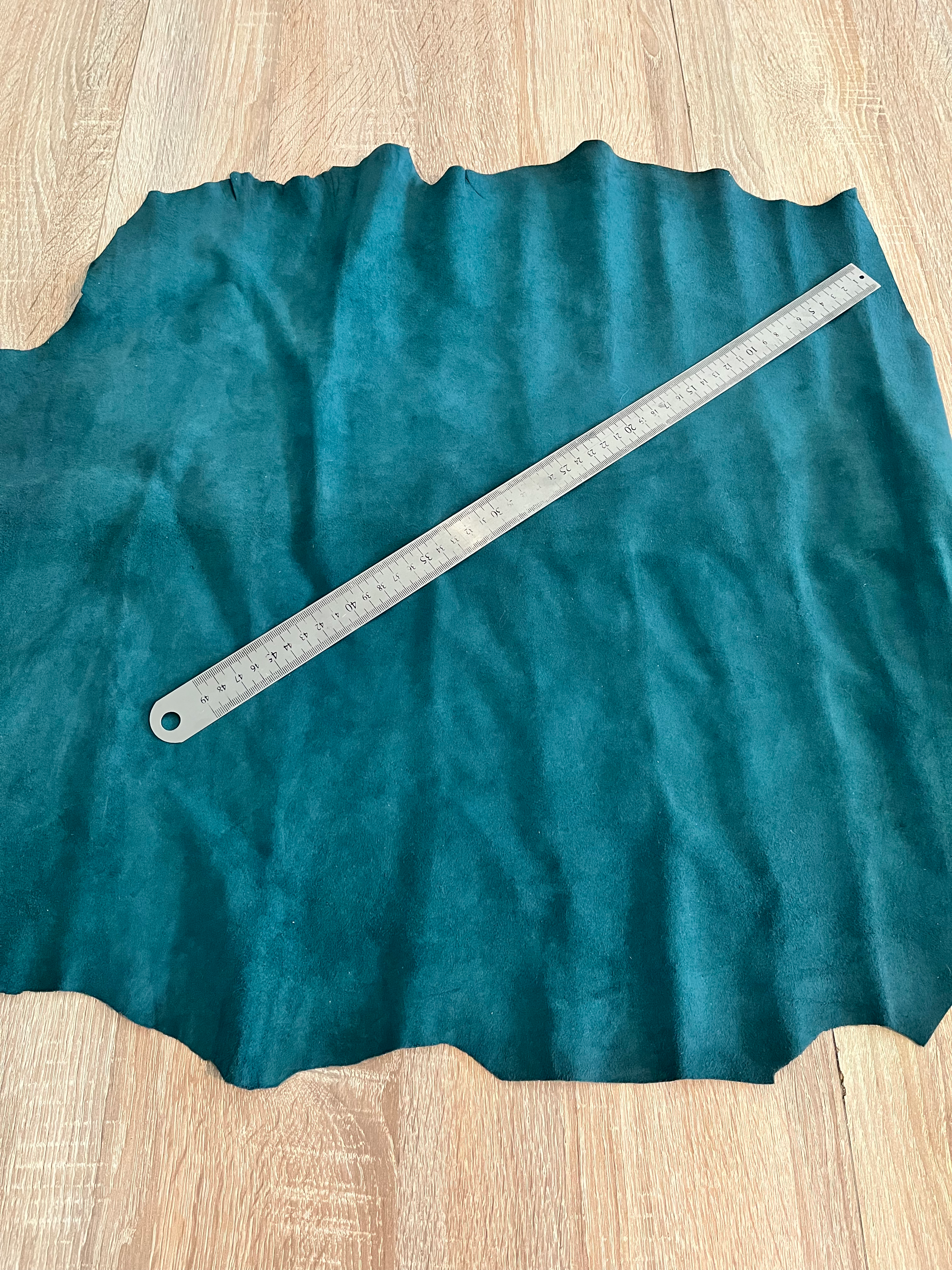 Morceau cuir velours bleu