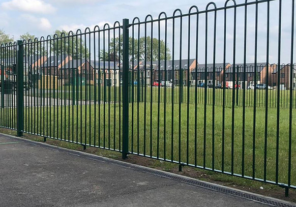 bow-top-steel-fencing.jpg