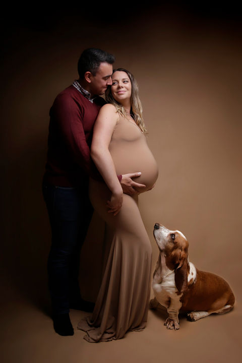 surrey maternity couple posing with their wonderful bassett hound