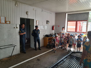 04 Экскурсия к пожарникам.jpg