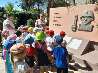 01 Экскурсия в школу.jpg