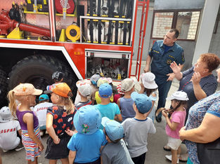 05 Экскурсия к пожарникам.jpg