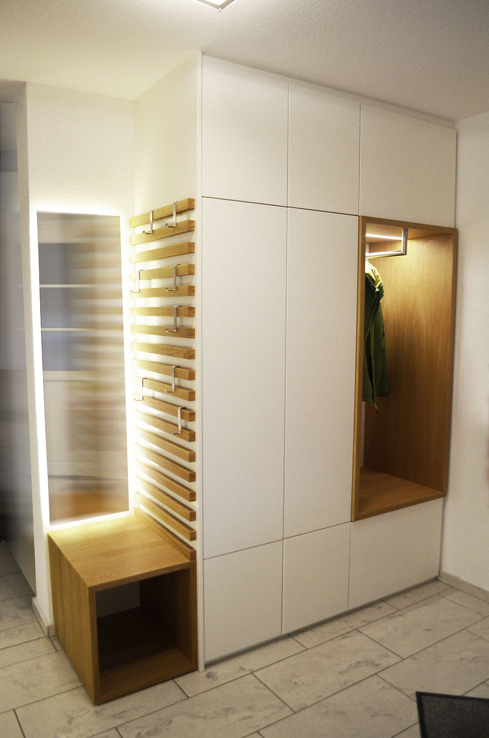 Garderobe mit Beleuchtung