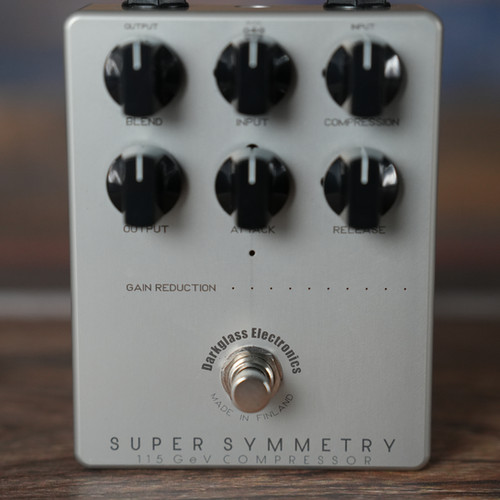 ベース Darkglass Electronics SUPER SYMMETRY Darkglass Electronics Super Symmetry – The Bass Gallery