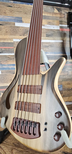 Adamovic Halo 6 Hollow Custom Fretless 33