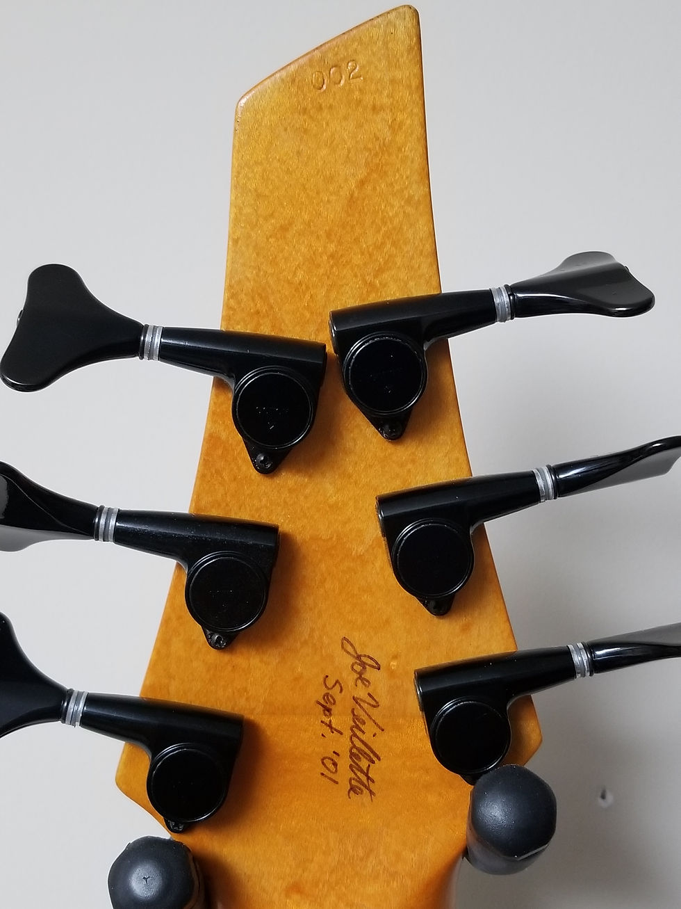 Thumbnail: 2001 Veillette Mark IV Fretless 6-string w/piezo