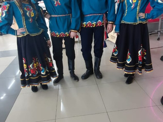 Праздник национального костюма в торговых комплексах "Урал" и "Планета"