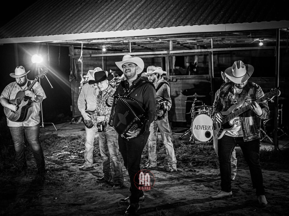 Grupo Cizma - Dallas, TX - Latino Artistas-05