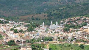 Jovem embriagado ameaça irmã de 15 anos e quebra vidro com soco em Água Branca