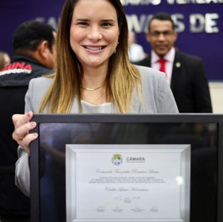 Prefeita Ceci recebe Comenda Terezinha Ramires em reconhecimento à sua atuação na defesa das mulheres