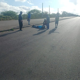 Colisão entre moto e cachorro deixa idoso ferido na AL-220, em Delmiro Gouveia