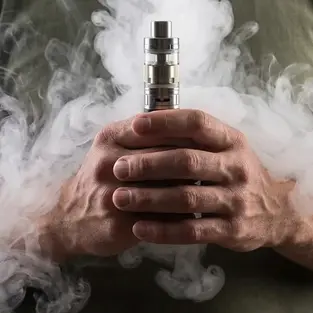 Cigarro eletrônico domina consumo de nicotina entre jovens em Alagoas