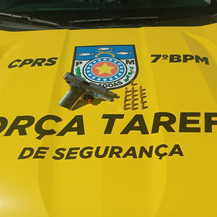 Homem é levado à delegacia após ser flagrado com pistola durante abordagem em Ouro Branco