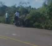 Carro capota após motorista perda controle da direção na AL-220 