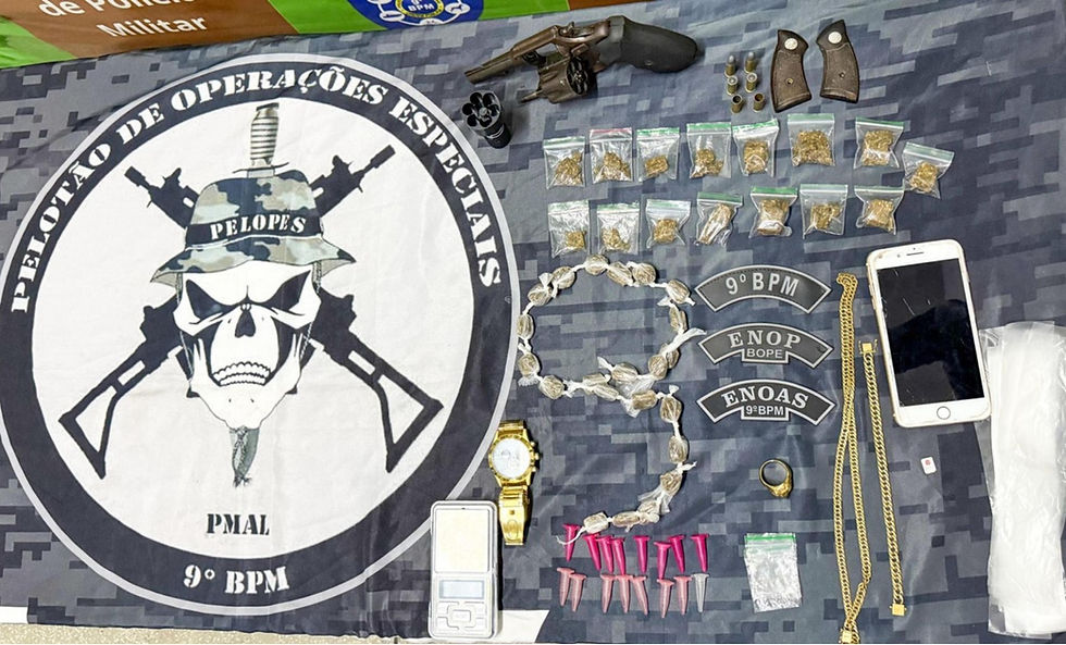 Jovem é preso com arma de fogo e drogas durante patrulhamento da PM em Delmiro Gouveia