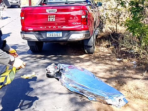Homem morre e outro fica gravemente ferido após colisão entre carro e moto na zona rural de Delmiro Gouveia