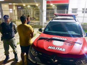 Homem é preso suspeito de agredir a própria mãe em Olho d’Água do Casado