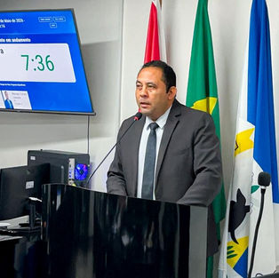 Vereador Jediael Pereira propõe inclusão de educação financeira, inteligência artificial e direito nas escolas municipais de Delmiro Gouveia