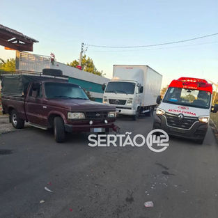 Colisão entre moto e carro deixa duas pessoas feridas em Delmiro Gouveia