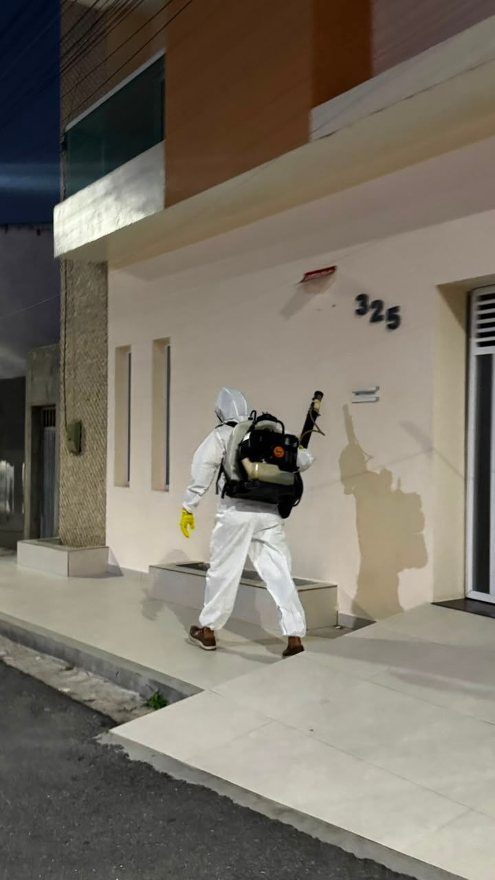 Setor de Endemias intensifica combate ao Aedes aegypti com uso de bombas costais em Delmiro Gouveia
