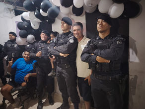 Policiais realizam o sonho do pequeno Pietro em festa de aniversário temática da PM em Pariconha