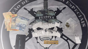 Homem é preso com drogas após tentar fugir da polícia em Mata Grande