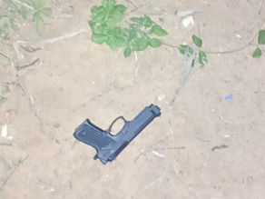 Homem é preso com simulacro de arma de fogo após ameaçar companheira em Mata Grande