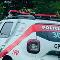 Homem é preso com drogas e espingarda após tentar fugir da PM em Carneiros