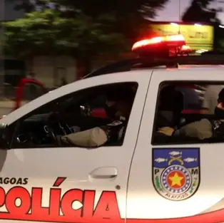 Homem é preso por embriaguez ao volante após conduzir moto na contramão e sem capacete em Delmiro Gouveia