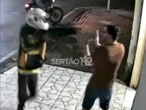 Dupla armada invade comércio e rouba celulares e dinheiro em Pariconha